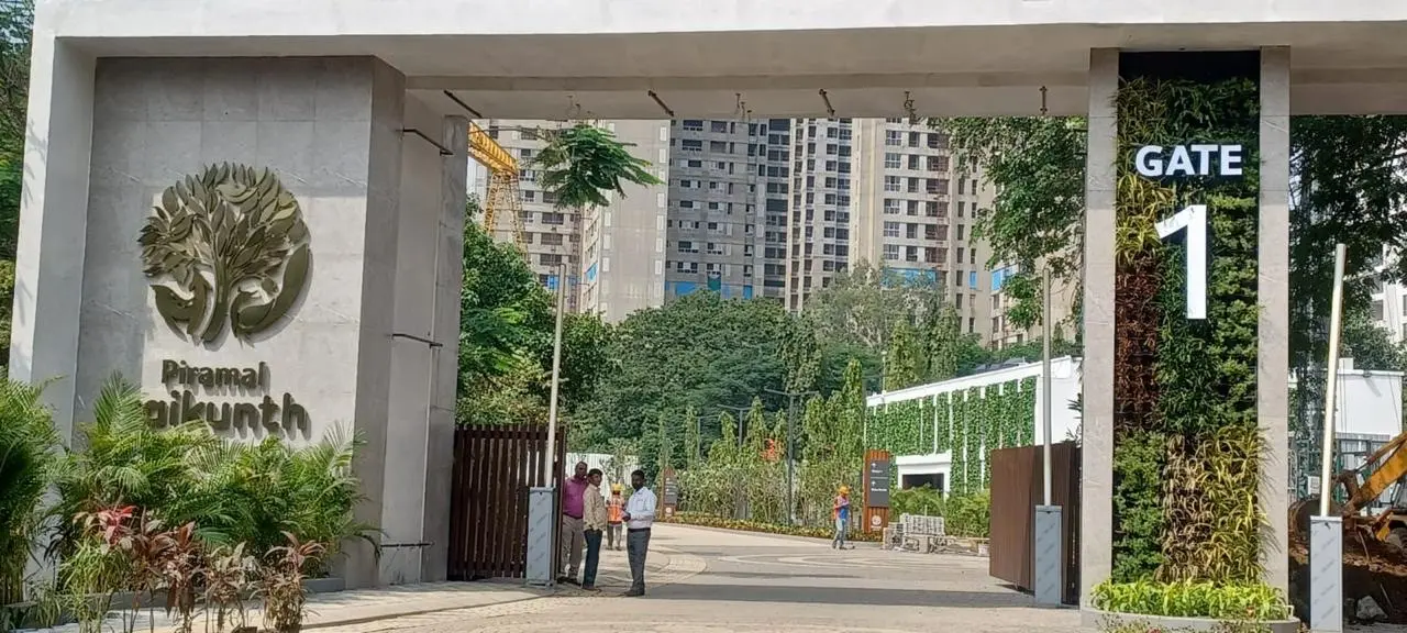 Piramal Vaikunth Thane entrance identity and residential wayfinding